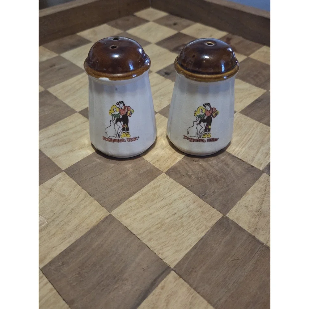 Vintage Dog Patch USA salt and pepper Shakers, Abner And Daisy Mae